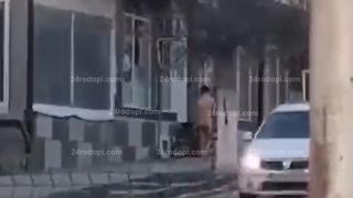 Нови шокиращи разкрития за младежа, който си отряза половите органи ВИДЕО 18+