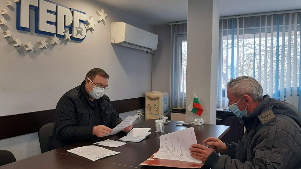 Проф. Костадин Ангелов от ГЕРБ се срещна с граждани и чу техните мъки
