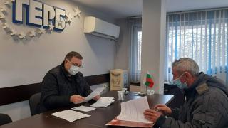 Проф. Костадин Ангелов от ГЕРБ се срещна с граждани и чу техните мъки