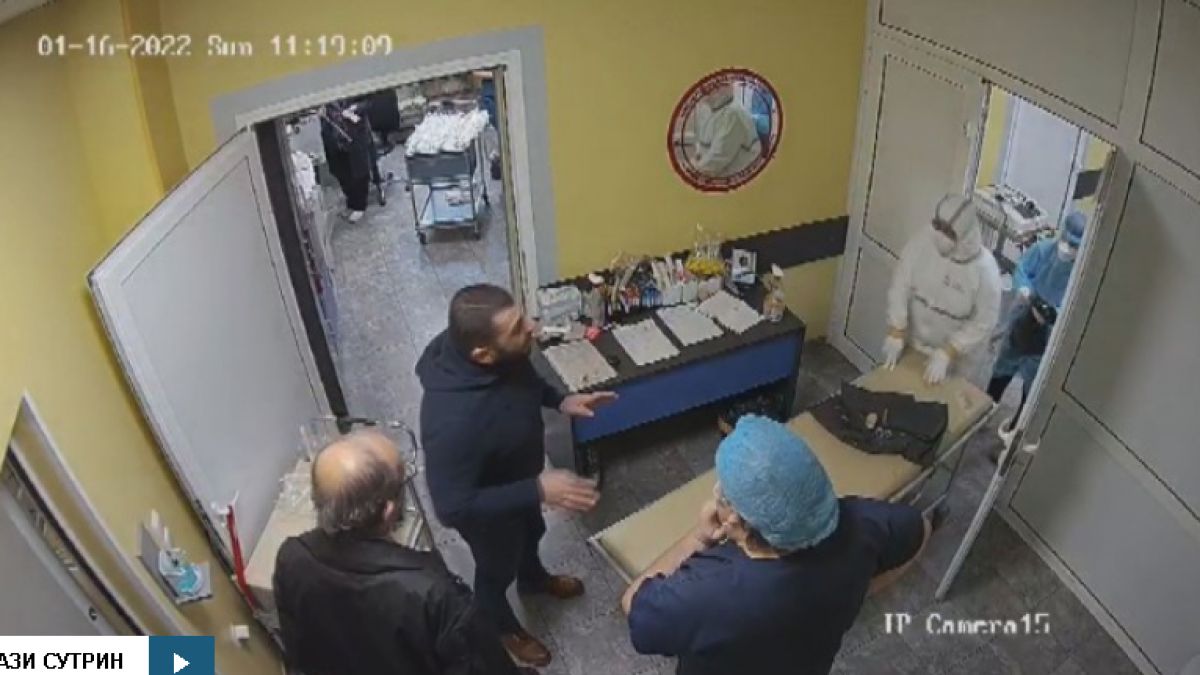 Отново агресия: Мъж нахлу в COVID отделение в Русе и заплаши с убийство ВИДЕО