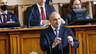 Проф. Христова обясни какво означава отсъствието на Първанов и Плевнелиев от клетвата на Радев