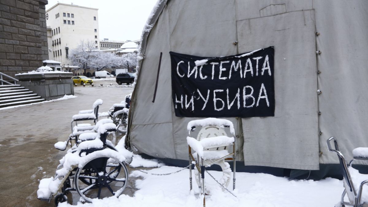 Потрес! Центърът на София заприлича на кочина! СНИМКИ