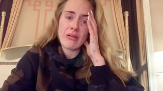 Адел реве неудържимо пред милиони фенове, ето защо ВИДЕО