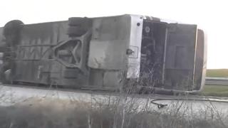 Много лоши новини от преобърналия се край Русе автобус ВИДЕО
