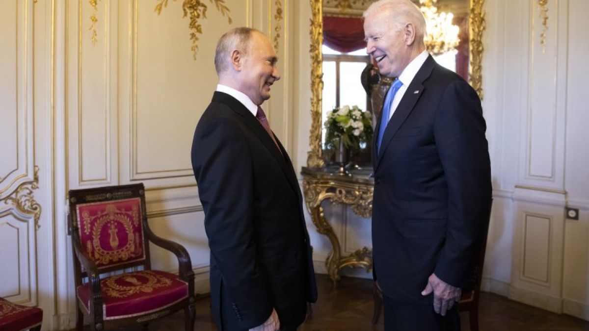 Сенатори: Байдън трябва да разкървави носа на Путин, ако...