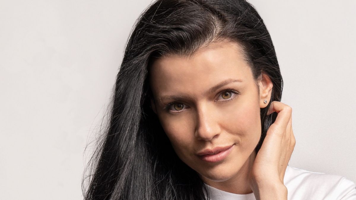 Ралица Паскалева прикова погледите в този вид, разголи си... СНИМКИ