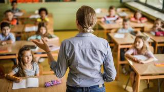 Учителите доволно потриват ръце, към тях потичат 239 млн. лв