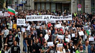 БАЗ и СЗБ: Недоумяваме защо държавата изгони ваксинираните на улицата?!