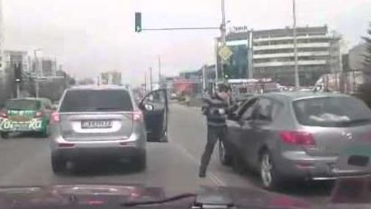 Само в БЛИЦ! Брутален екшън посред бял ден с двама шофьори смрази столичани 