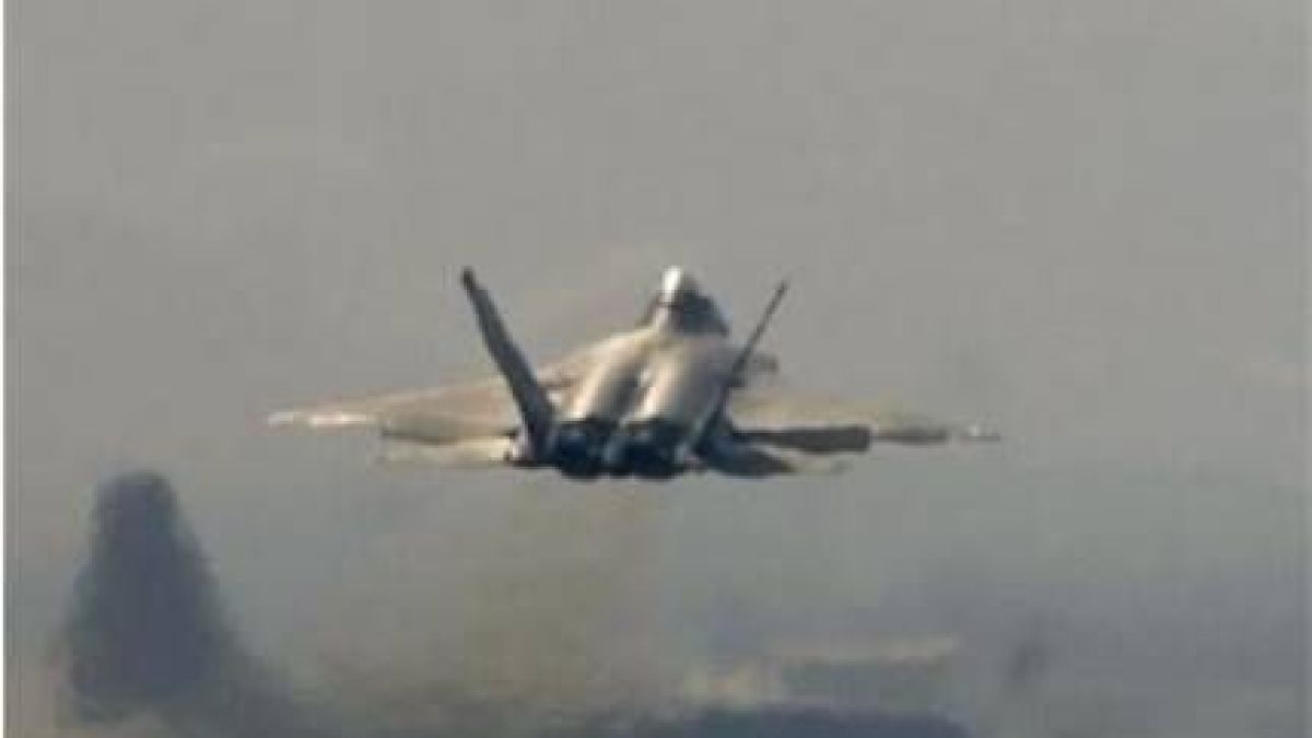 Извънредно! US самолет с военно оборудване и муниции кацна в Киев! Ето защо