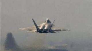 Извънредно! US самолет с военно оборудване и муниции кацна в Киев! Ето защо