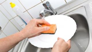 Тези грешки в миенето на съдове съсипват здравето