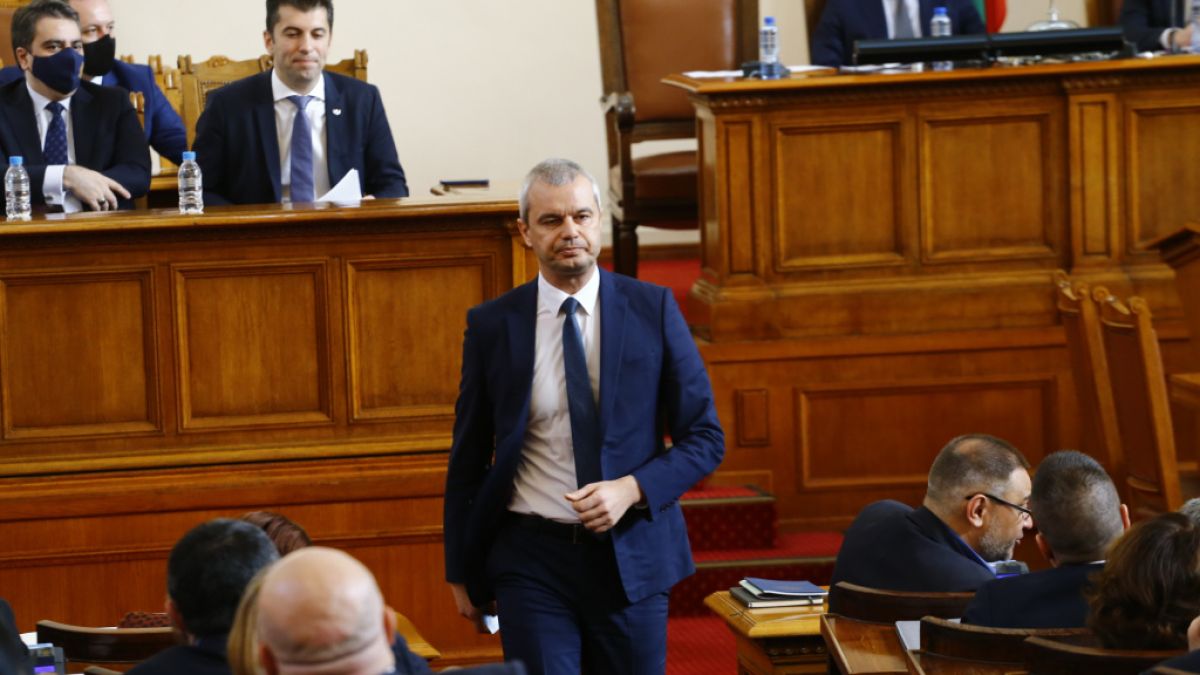 Правната комисия посече лошо "Възраждане"