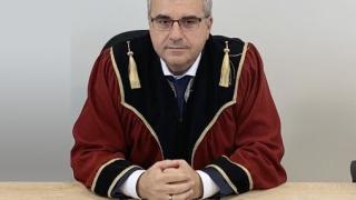 Версия: Гласят този доказан специалист за поста на проф. Кантарджиев СНИМКА