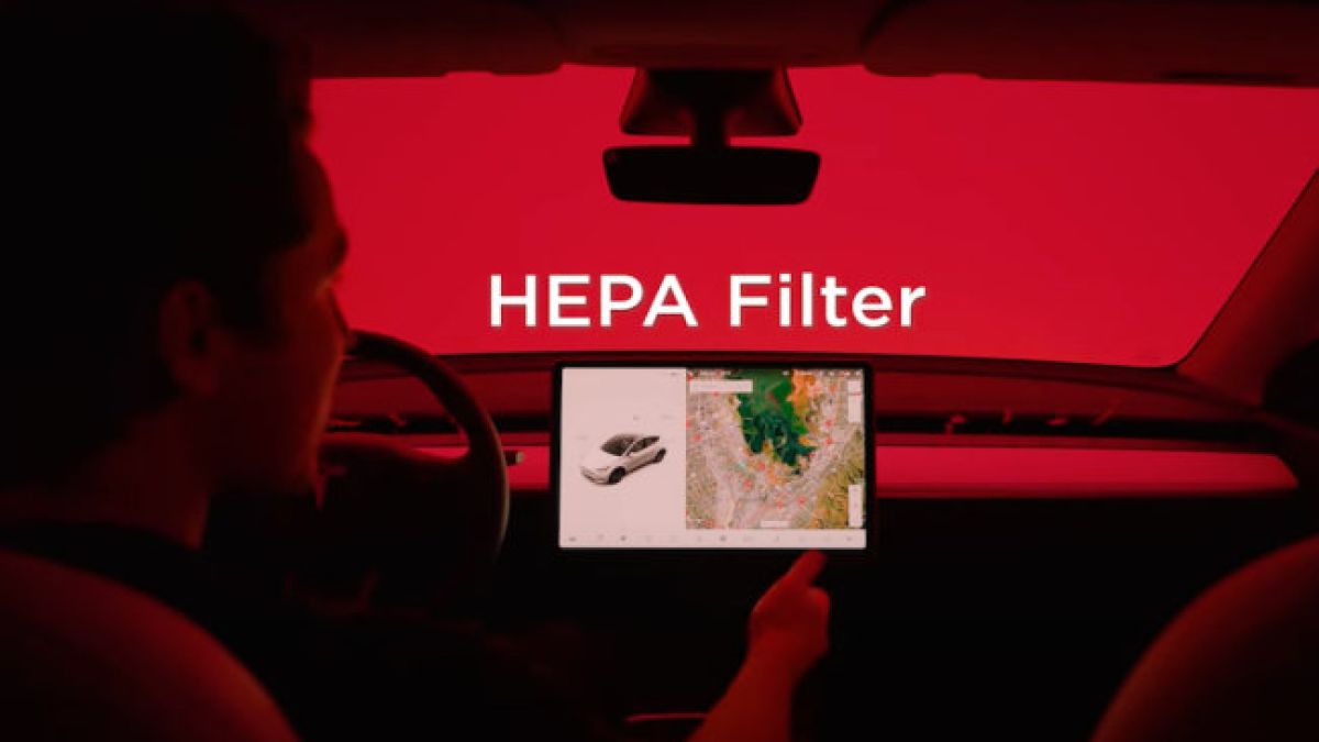 Зрелищно ВИДЕО: Вижте как работи защитата от биологично оръжие в Tesla 