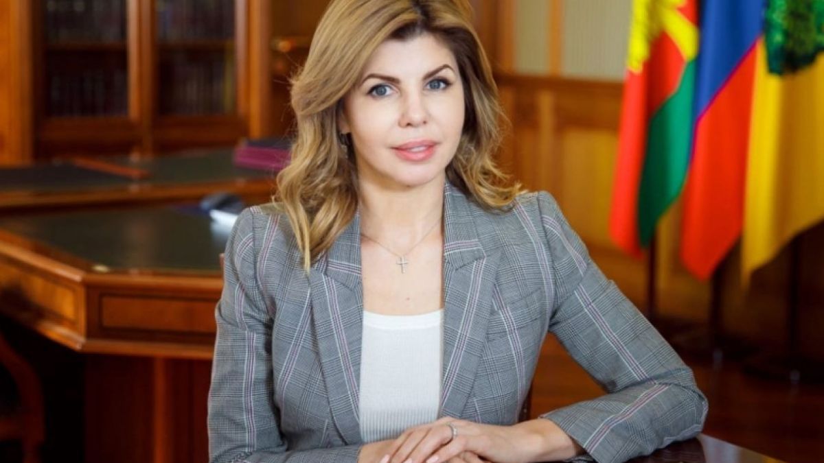 Красива кметица така напсува шефове на фирми за чистота, че градът блесна за нула време ВИДЕО