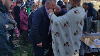  Народът скочи на кмета на село Лозен заради тока и боклука