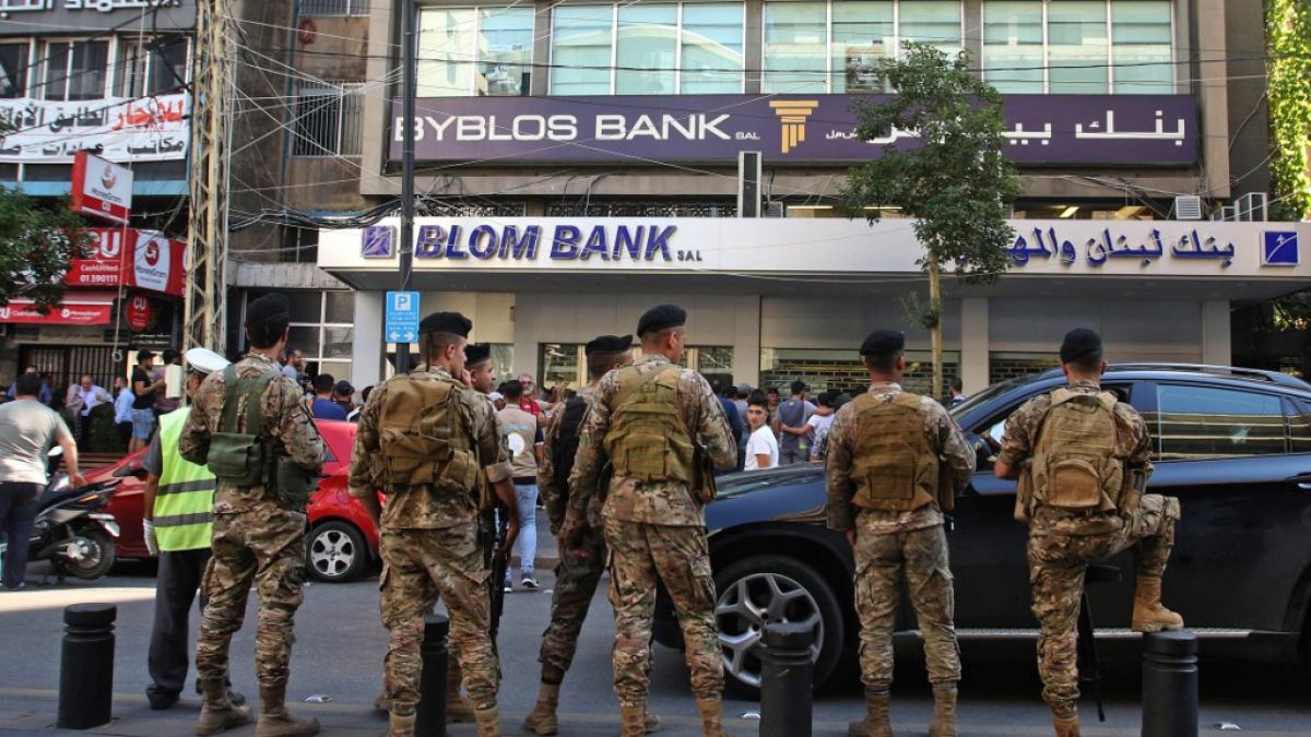 Той стана национален герой, след като взе заложници в банков клон и...