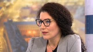 Вицепремиерката Константинова каза клати ли се коалицията и разкри кой е мъжът зад нея на пикантната СНИМКА