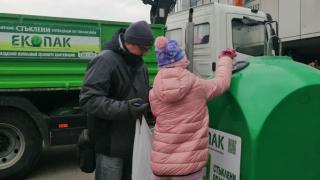 Близо 2 тона стъкло събра кампанията на ЕКОПАК и пързалка „Юнак“ „RE-спортувай: Стъкло за кънки“   