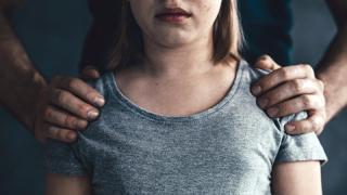 Родители бранят със зъби и нокти млад учител от Аксаково, обвинен в блудство 