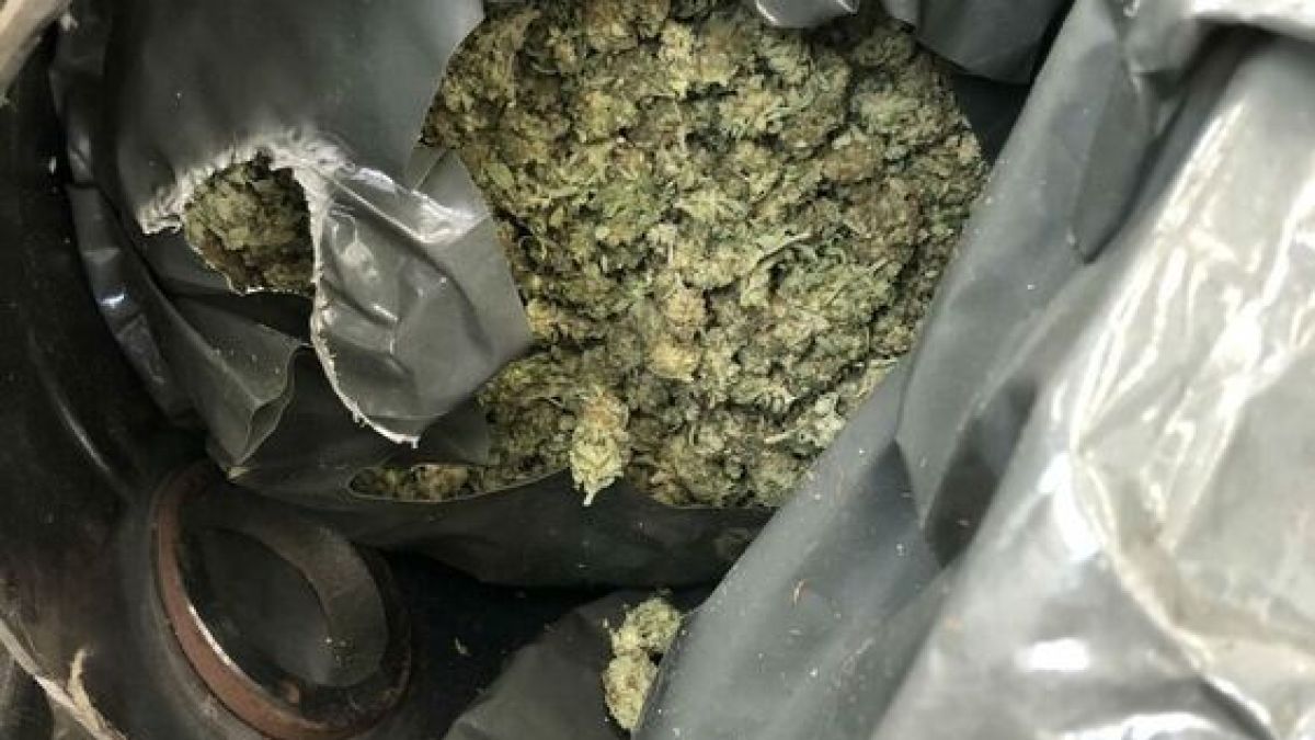 Митничари спряха джип Порше на "Капитан Андреево" и се хванаха за главите СНИМКИ