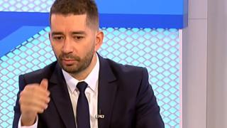 Слави Василев разкри какви SMS-и пише Петков на Лена Бориславова