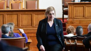 Като гръм от ясно небе: Елена Гунчева напуска парламента и "Възраждане" заради Костадинов