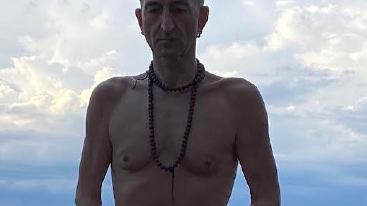 Шокираща СНИМКА 18+ на Дони от нудистки плаж взриви мрежата