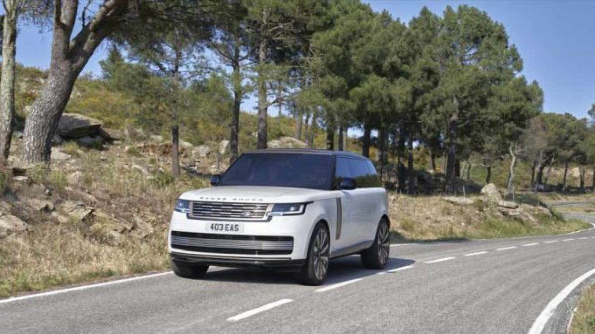 Новите RANGE ROVER SV И RANGE ROVER PLUG-IN HYBRID са вече достъпни за поръчка
