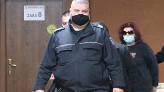 Пълен шаш! Черната вдовица се изправи пред съда в Пловдив и шокира всички с новата си визия ВИДЕО