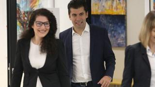 Скандално: Властта раздува политическите кабинети, заплатите на съветници без лимит 