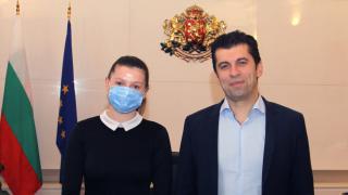 Петков посрещна млада и важна българка в МС СНИМКИ