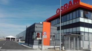 Работници в известен US завод до Пловдив: Заплатите ни по 800 лв, а на гурбетчиите от Украйна - 1100 + екстри  