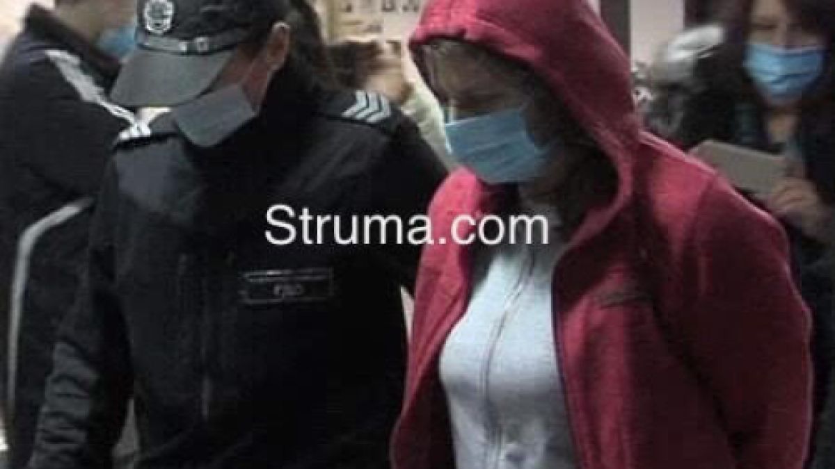 Драма в съда! Майката от Сандански, убила 2-те си деца, се строполи на земята, пред очите на всички СНИМКИ