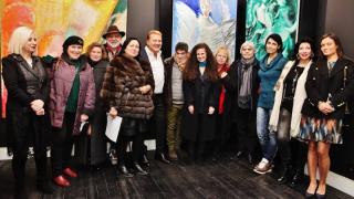 Греди Асса с платна от два века в Нирвана