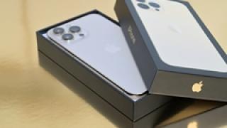 Изненада: Жена поръча iPhone 13 онлайн, но ето какво намери в кутията