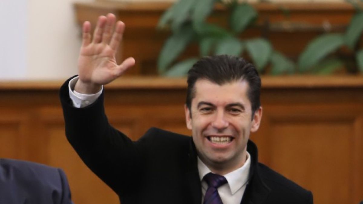 Петър Волгин: Инфантилният ентусиазъм на Кирил Петков го закопава, а Радев...