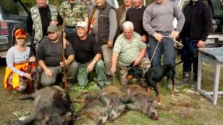 Крехка дама от Хисаря плени сърцата на местните авджии СНИМКИ 