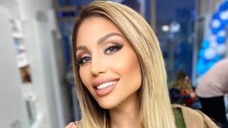 Джулиана Гани вбеси мрежата, съблече се в обятията на... СНИМКИ 18+