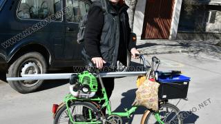 Прочут хасковлия прикова погледите с нестандартното си возило СНИМКИ 