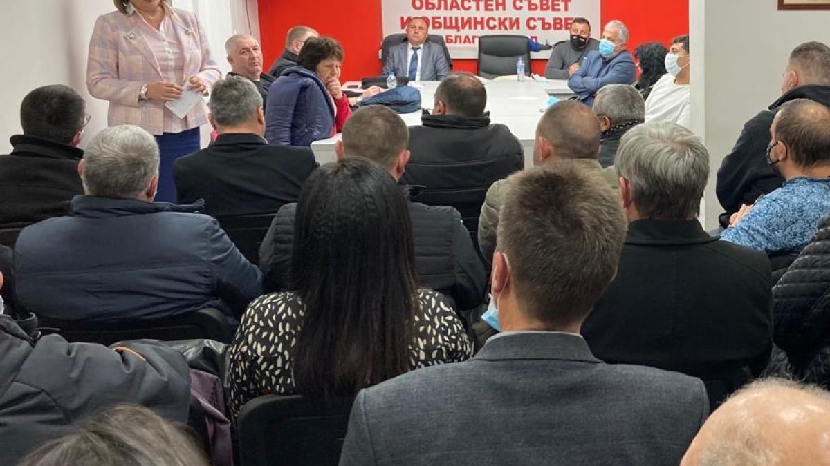 Корнелия Нинова в Благоевград: Спасяваме икономиката с 4 действия