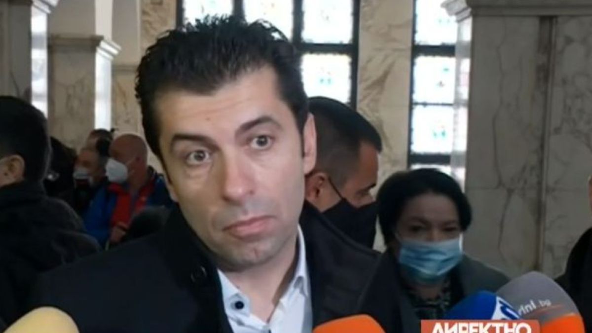 Петков отнесе списък с 19 имена на Прокуратурата и огласи 4 от тях! ВИДЕО