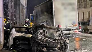 Погром: Тираджия унищожи 33 автомобила и жилищна сграда ВИДЕО
