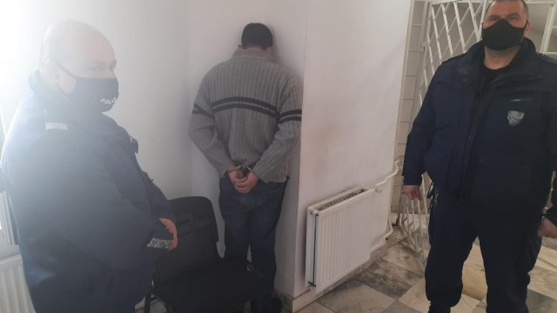 Ето го известния бандит Рупеца, обрал фиркан пощата в Катуница СНИМКИ 