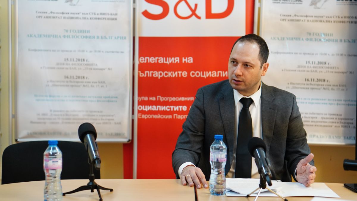 Петър Витанов с лекция в БАН: Ползите на изкуствения интелект са безспорни, но е важно да опазим човешките права