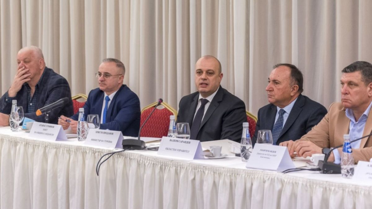 Истина ли е? Плащат колосална сума на туризма