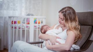 Шокираща СНИМКА разкрива странна за кърмещите майки последица от Омикрон