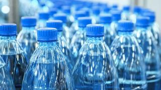 Учени с шокиращи разкрития за бутилираната вода