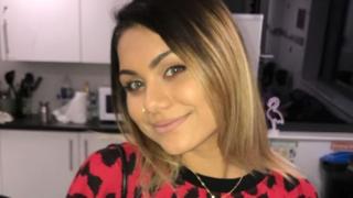 Младеж видя за първи път устните на любовницата си и онемя ВИДЕО